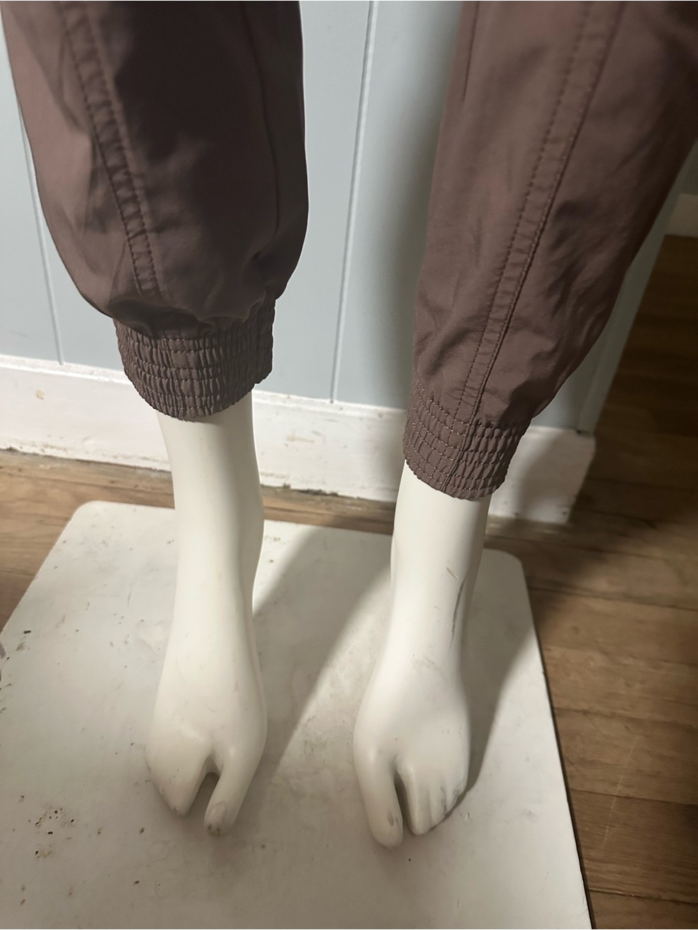 Women’s Brown Cargo Jogger Pants Lightweight Stretch Utility Athleisure Size 0 - Picture 8 of 9